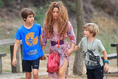 acrostico shakira lyrics|shakira cancion a sus hijos.